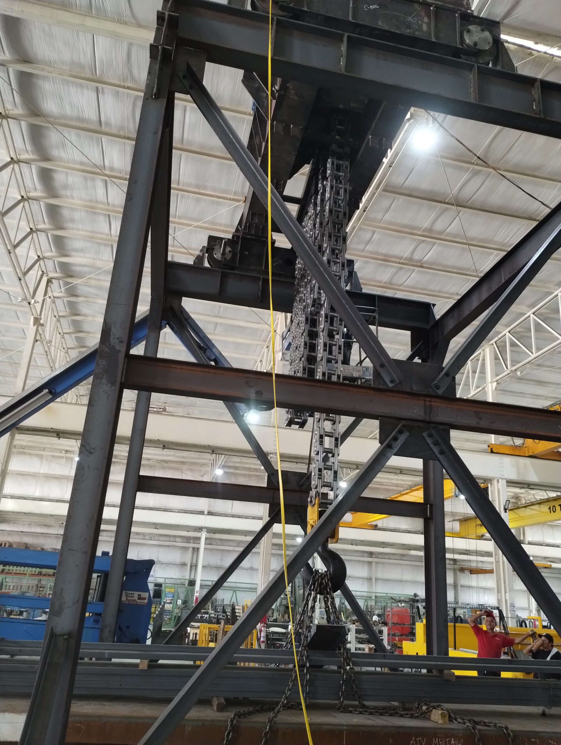 PRUEBA DE CARGA EN TALLER. GRÚA DE CADENA DE 35T - Grúas Resemsa